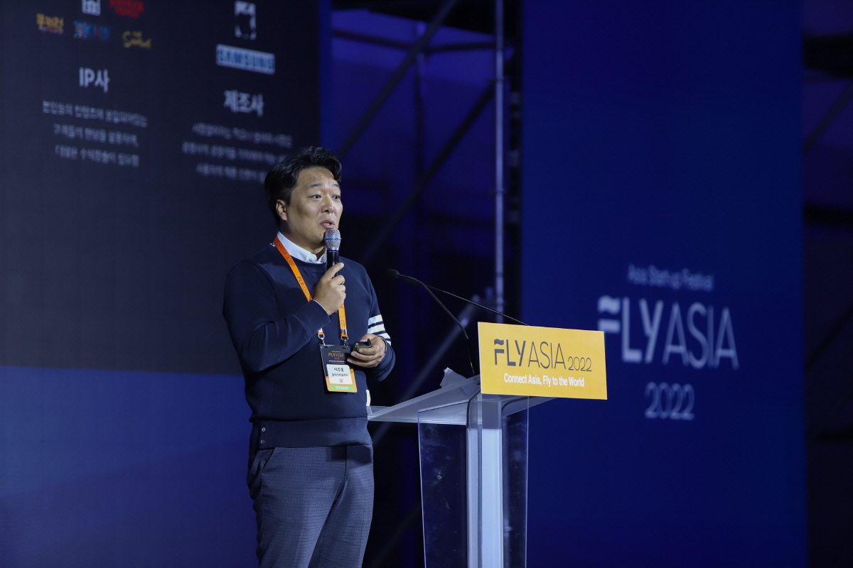 Start-up Showcase(..