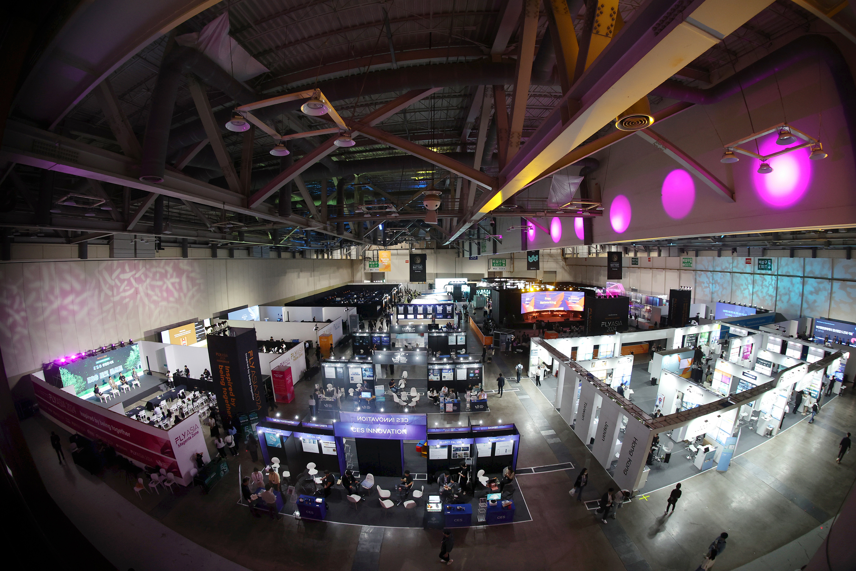 전시 및 전경(Exhibition..